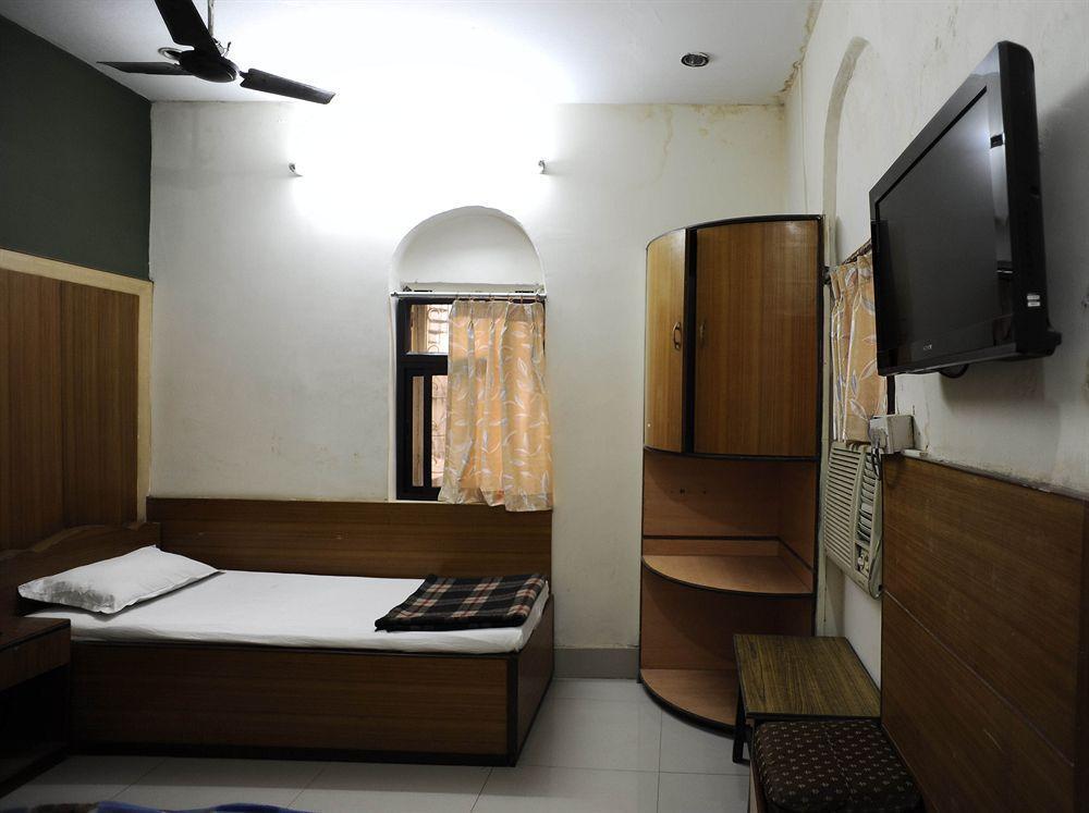 Hotel Diplomat Kolkata Ngoại thất bức ảnh